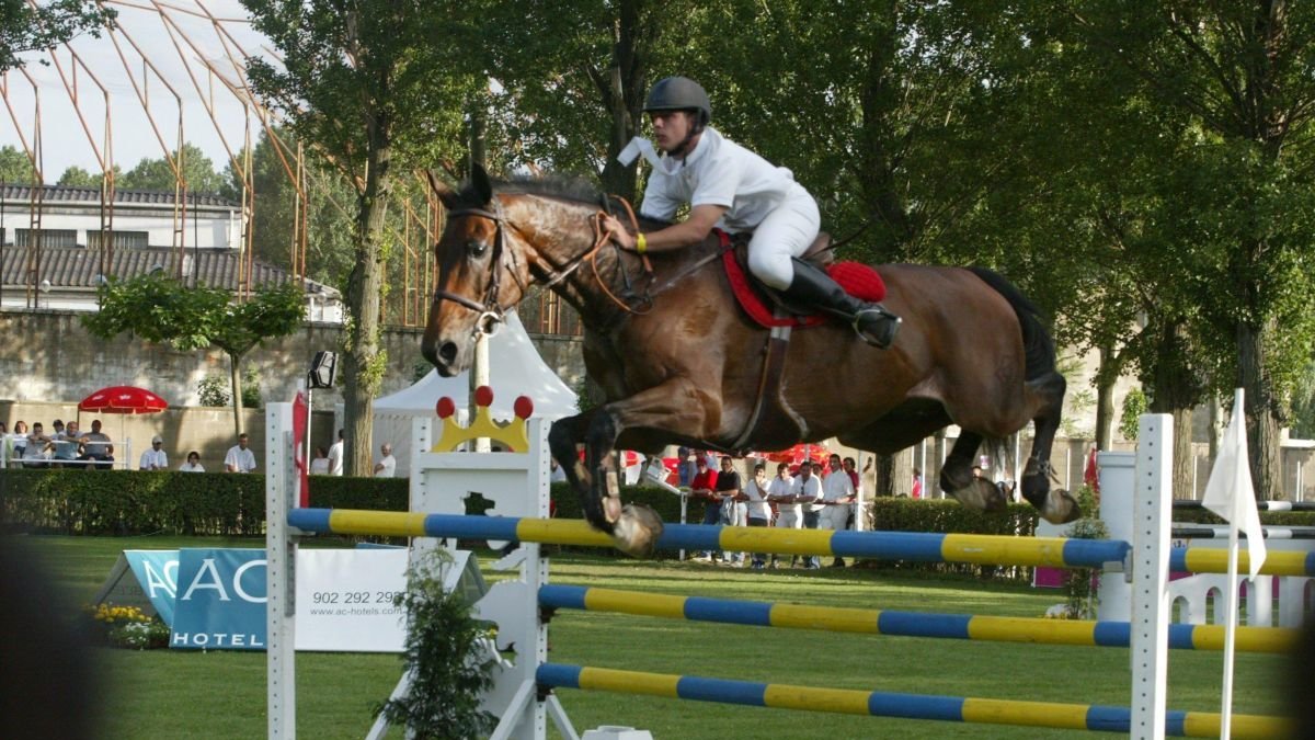 Una de las competiciones hípicas Ciudad de León que se celebraron en el campo El Parque.