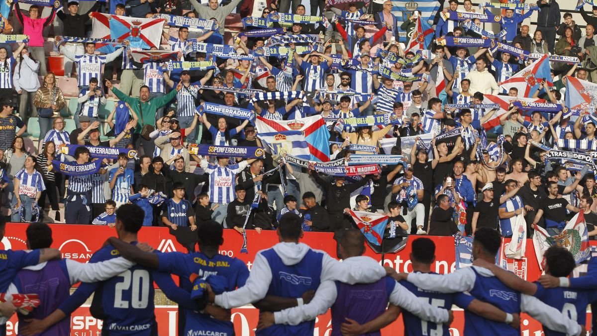 La afición y el equipo deportivistas celebran en Zamora un triunfo que les pone a 5 puntos del 1º.