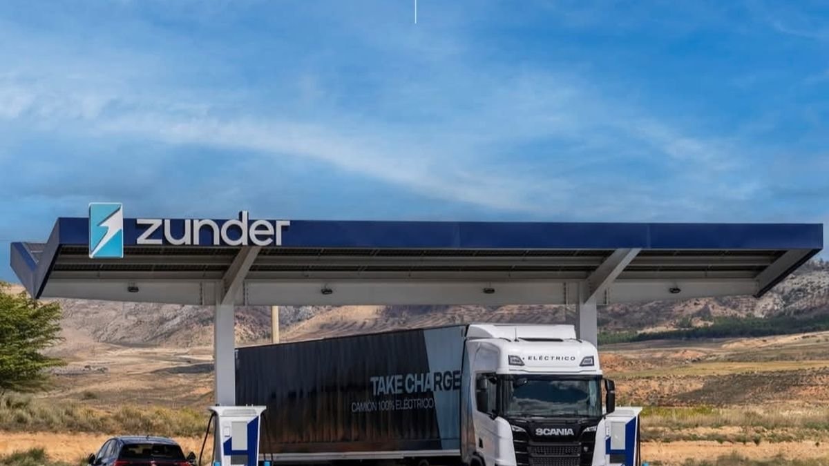 Imagen de una 'electrolinera' de Zunder para coches y camiones eléctricos.