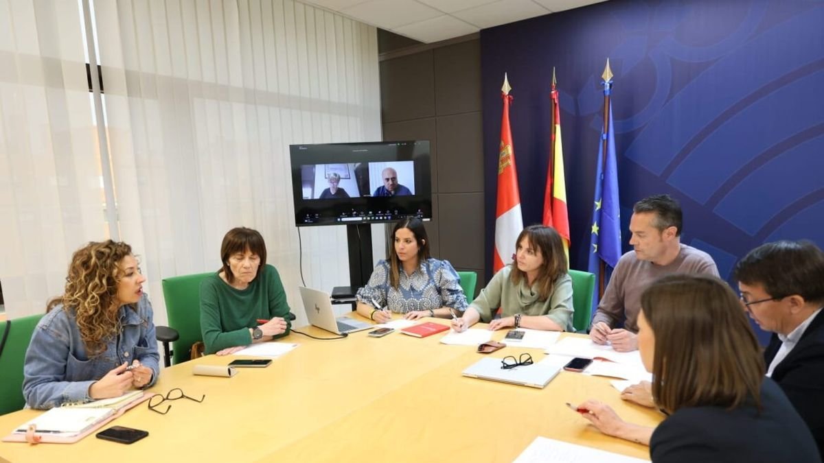 Reunión de la nueva dirección del PSOE en las Cortes.