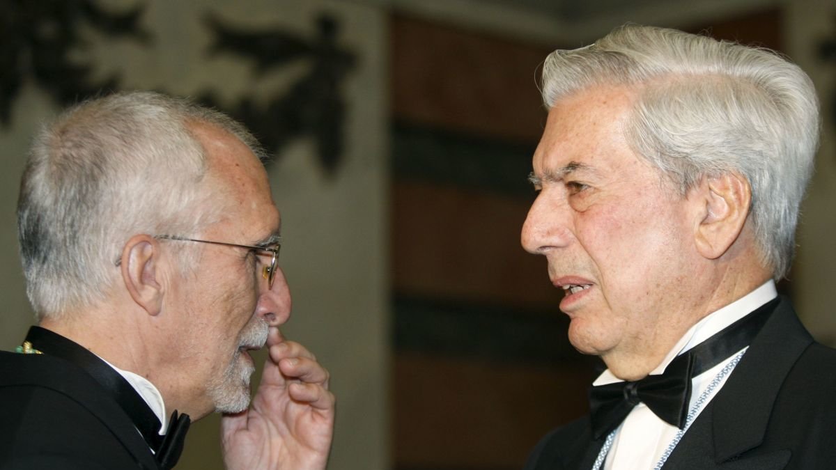 Luis Mateo Díez con Vargas Llosa.