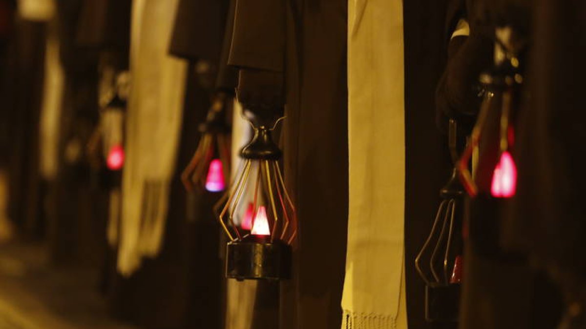 Procesión del Perdón organizada por la Cofradía del Santo Cristo del Perdón.
