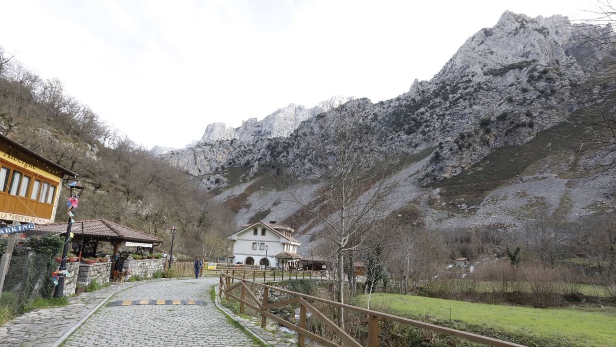 Uno de los paneles a la entrada de Valdoré.