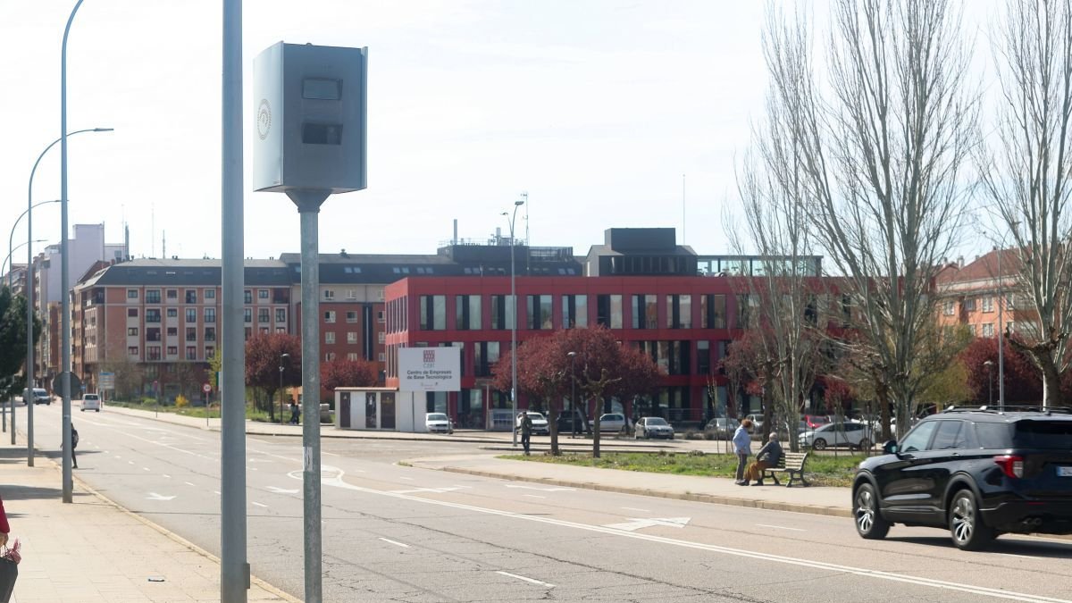 El radar de Padre Isla multará en los cuatro carriles y los dos sentidos de circulación.