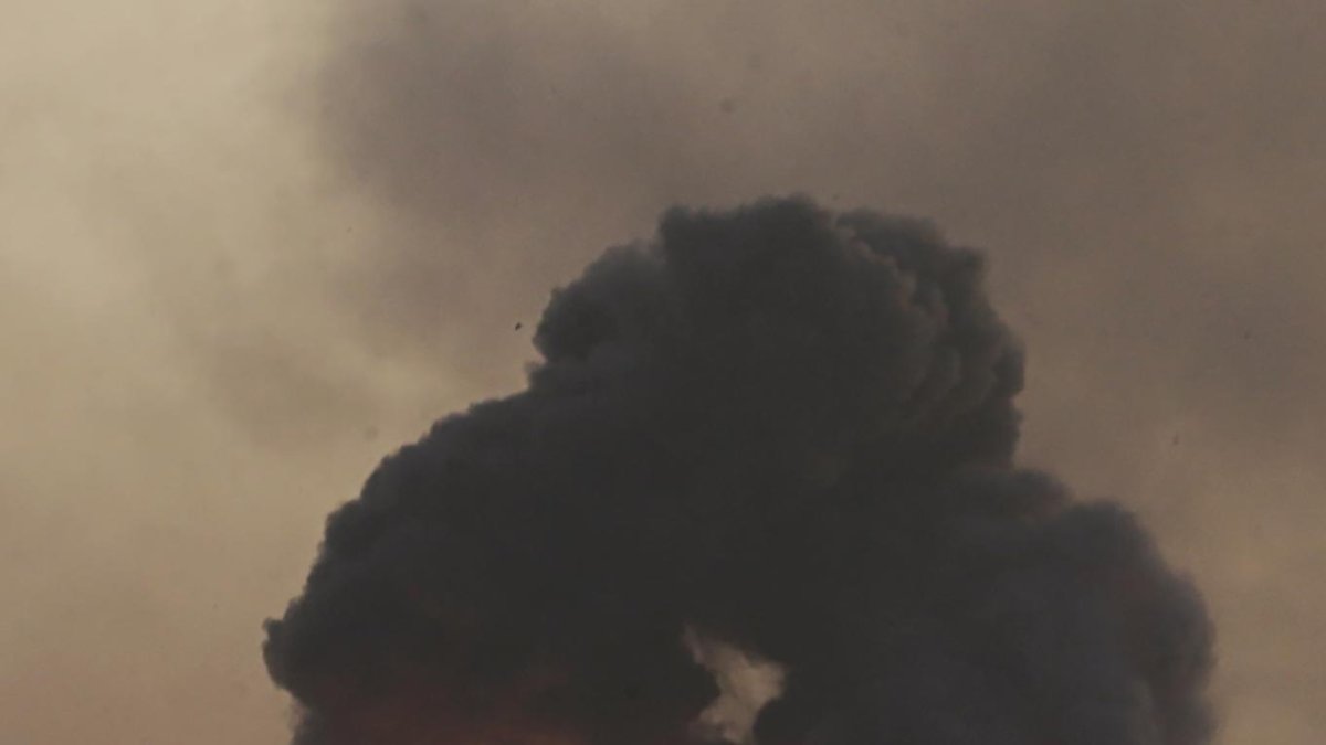 Imagen de archivo del impacto de un bombardeo israelí en Gaza. EFE/EPA/MOHAMMED SABER
