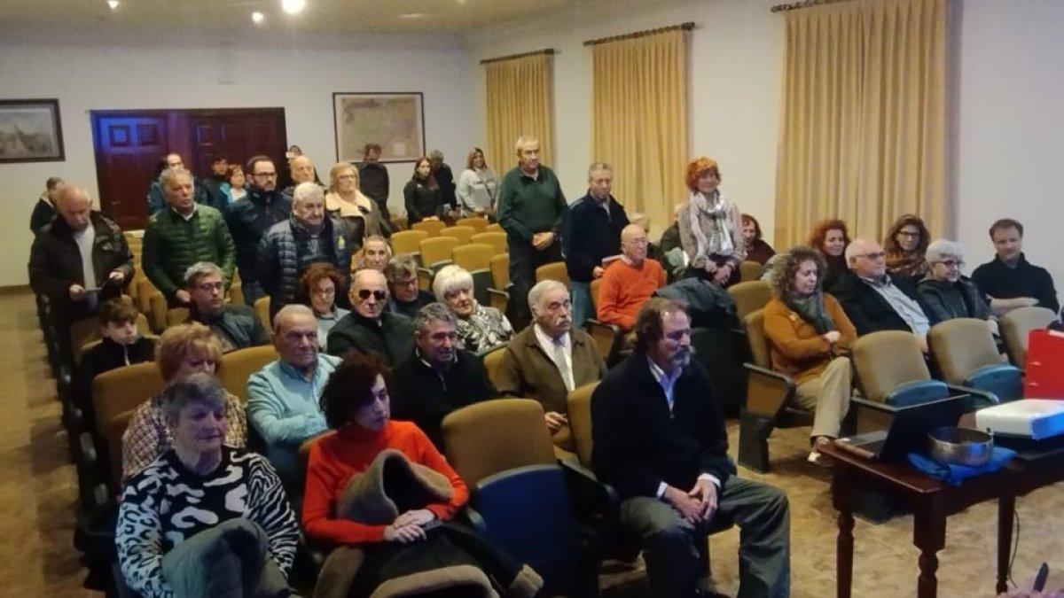 Familias y descendinetes de Utrero en la reunión celebrada en Boñar.