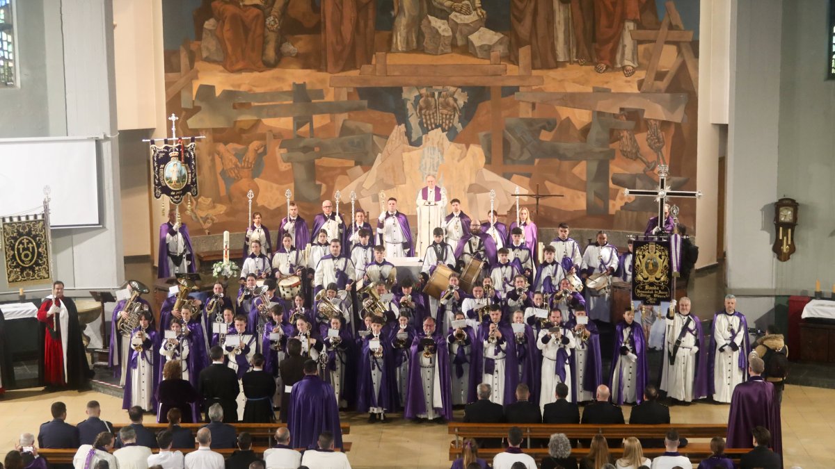 La Agrupación Musical de la Real Hermandad de Jesús Divino Obrero interpretó tres marchas en el templo.