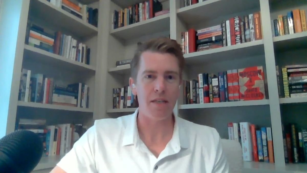 El exagente de la CIA y escritor David McCloskey.