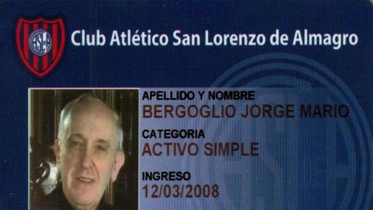 Fotografía del 13 de marzo de 2013, cuando el club de fútbol argentino San Lorenzo de Almagro mostró el abono de fútbol