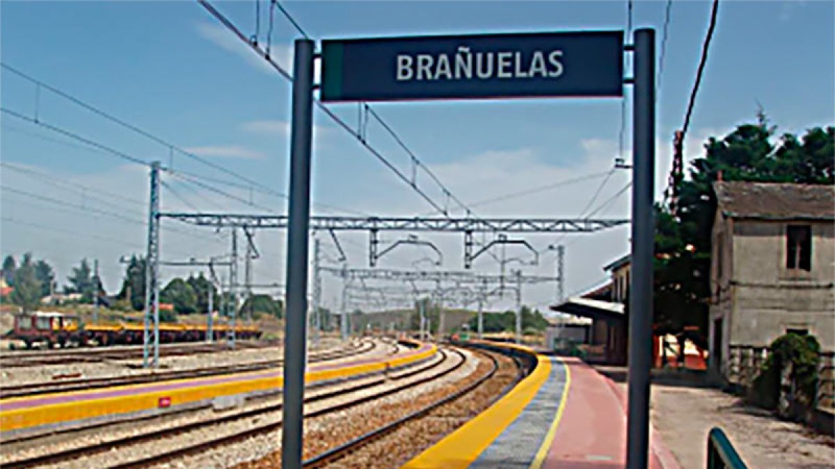 La estación de Brañuelas, en la línea convencional León-A Coruña.