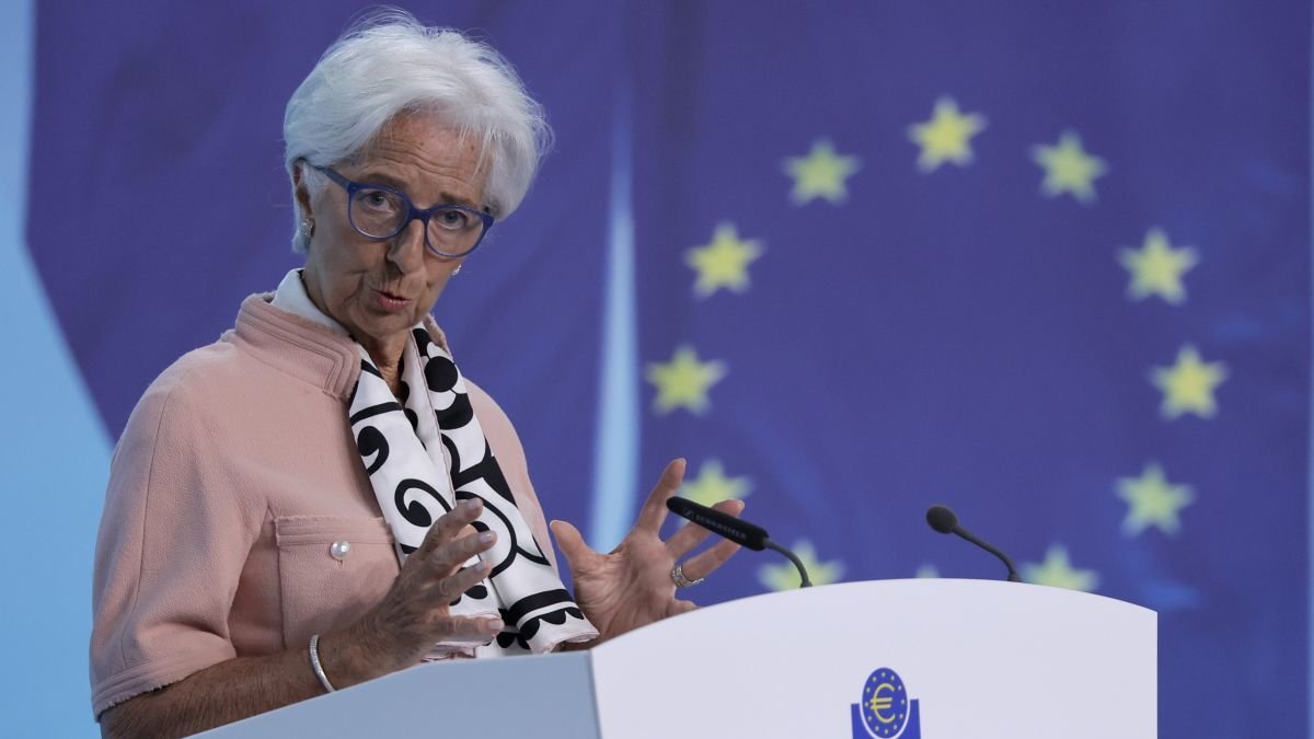 La presidenta del BCE, Christine Lagarde, comparece tras una reunión del organismo.