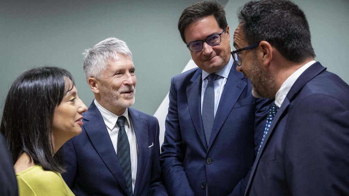 Grande-Marlaska y Óscar López, con Antonio Hernando, y Mercedes González.