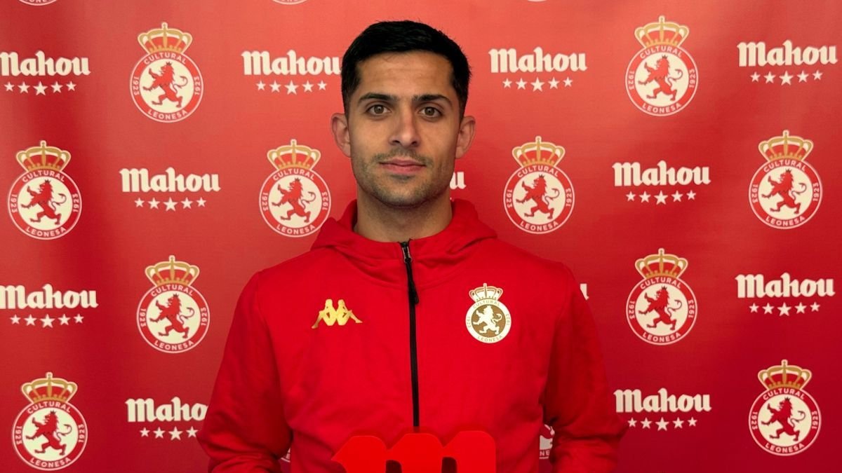Javier Fernández 'Bicho' recibe el MVP de marzo.