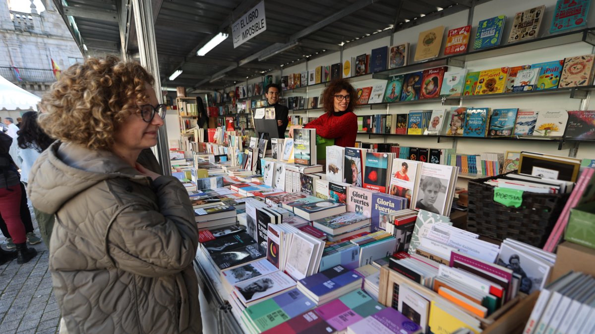 La Feria del Libro de Ponferrada está instalada en la plaza del Ayuntamiento.