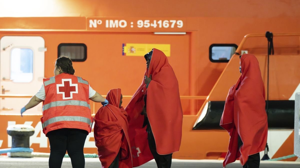 Imagen de un grupo de menores migrantes en Canarias.