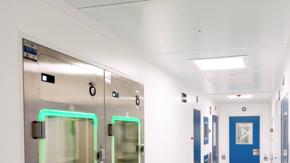 Recreación de una de las Salas Blancas que se ultiman en el Hospital de León, donde la contaminación es casi cero.