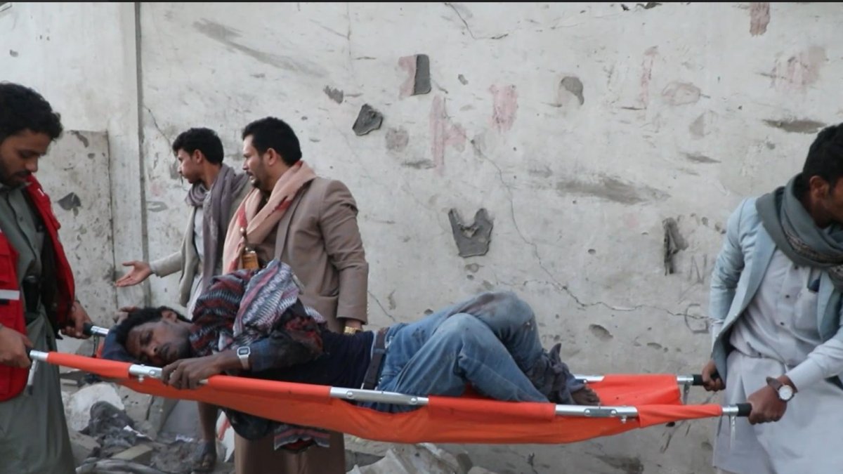 Los rebeldes hutíes del Yemen afirmaron este lunes que al menos 68 personas murieron y otras 47 resultaron heridas en el bombardeo por Estados Unidos de un centro de custodia preventiva de migrantes africanos en la ciudad septentrional yemení de Sadá, según aparece en el imagen. EFE/EPA/HOUTHIS AL-MASIRSAH TV / HANDOUT HANDOUT HANDOUT EDITORIAL USE ONLY/NO SALES