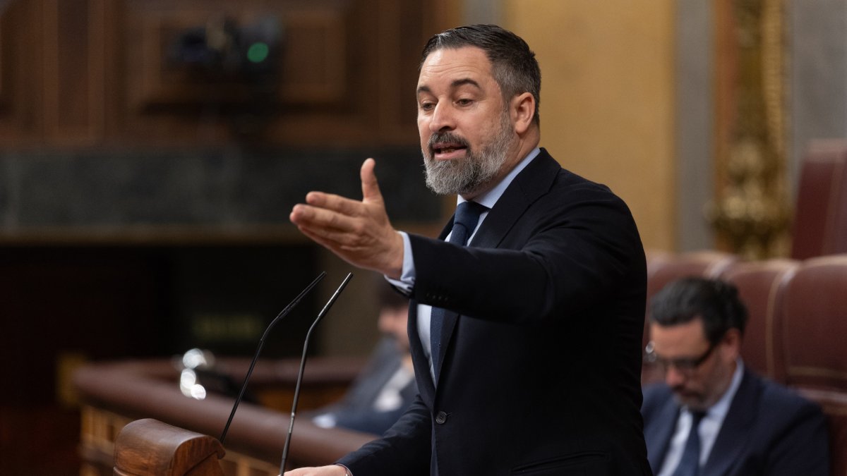 Archivo - El presidente de VOX, Santiago Abascal, interviene durante una sesión plenariaen el Congreso de los Diputados, a 26 de marzo de 2025, en Madrid (España).
