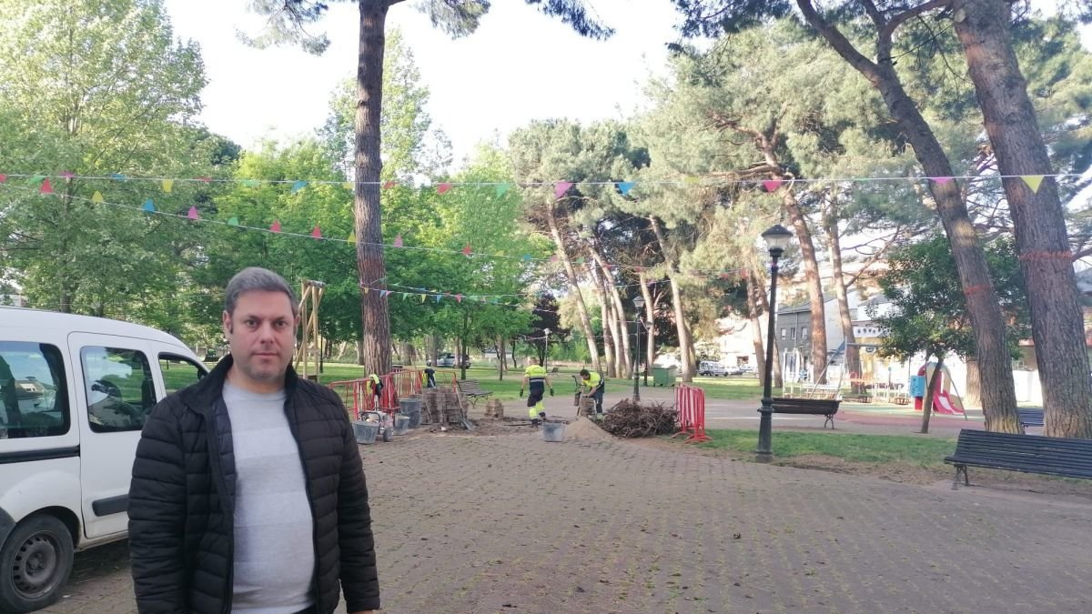 Iván Alonso, junto a los trabajos que se están ejecutando en Cuatrovientos.