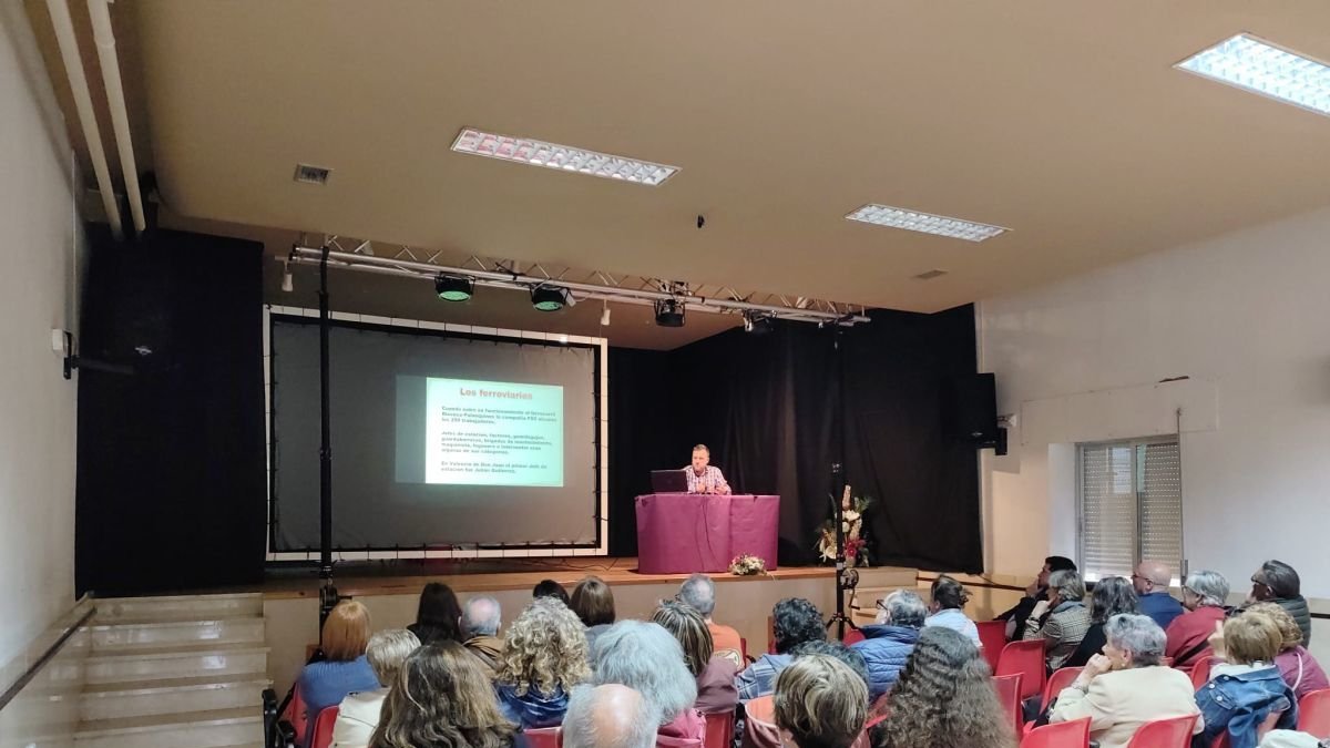 La animada charla de Javier Revilla abrió el programa.