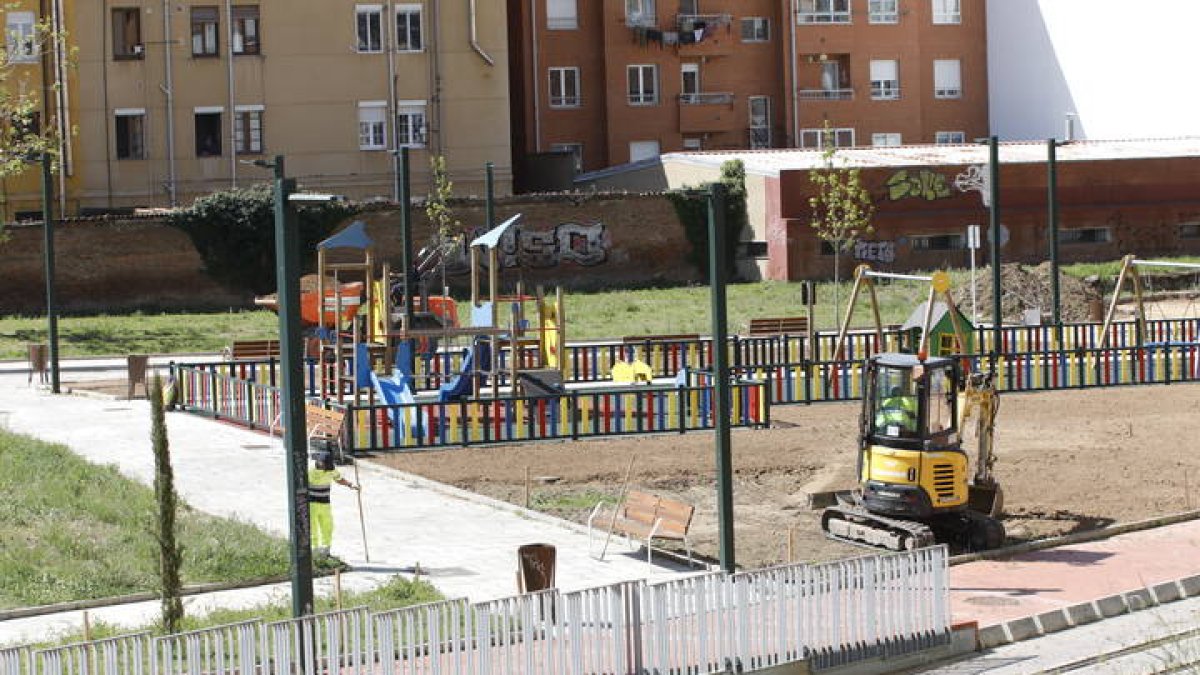 El Ayuntamiento de León da el último paso antes de abrir el nuevo espacio urbanizado de Feve