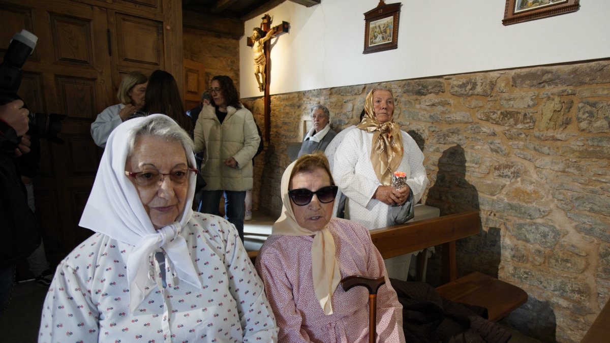 La localidad berciana de Quintana de Fuseros, en el municipio de Igüeña, celebra su Procesión de los Amortajados, catalogada como Manifestación Popular de Interés Turístico Provincial.