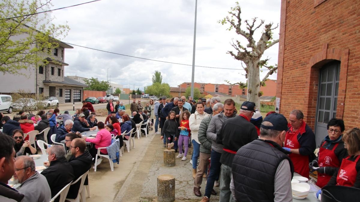 Se repartieron más de 150 raciones..