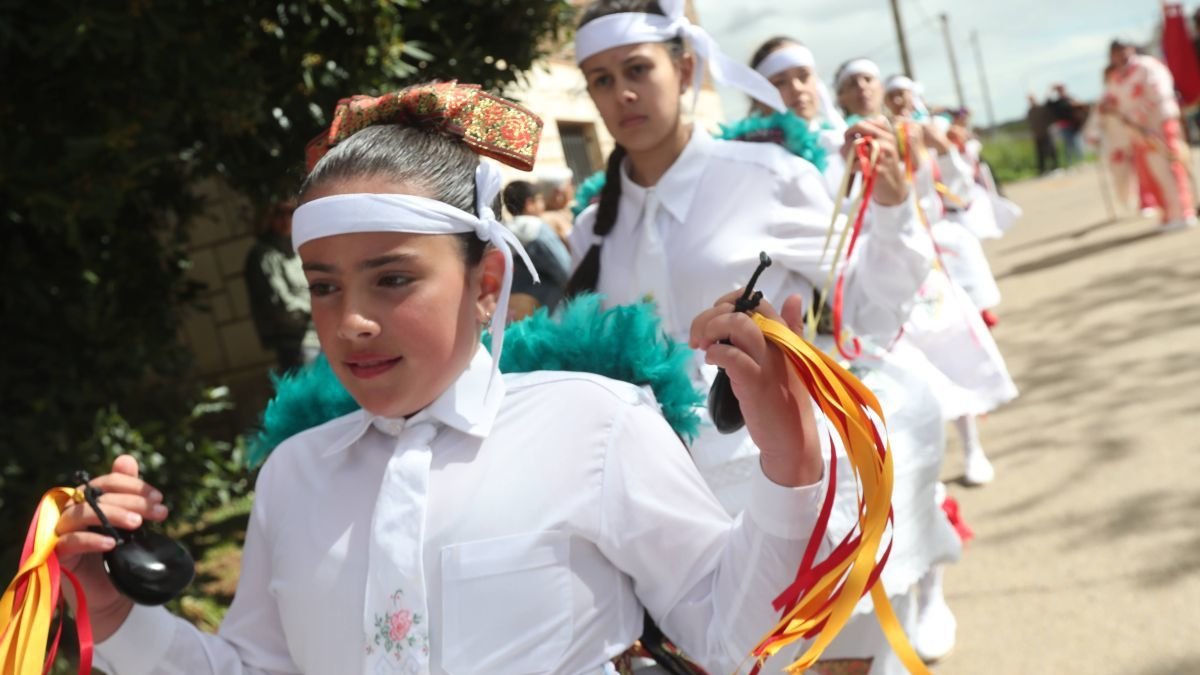 Los danzantes desplegaron toda la tradición con sus bailes y sus atuendos.