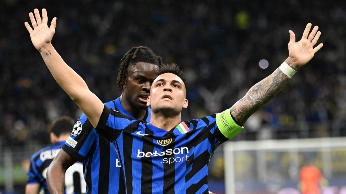 El delantero del Inter Milan Lautaro Martinez celebra el 1-0 durante el partido de vuelta de semifinales de la UEFA Champions League entre Inter Milan y FC Barcelona, en Milan, Italia. EFE/EPA/DANIEL DAL ZENNARO