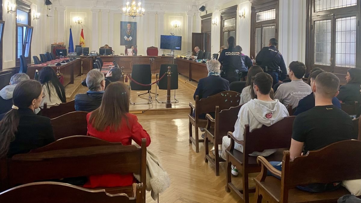 La sala presentó una nutrida presencia de público.