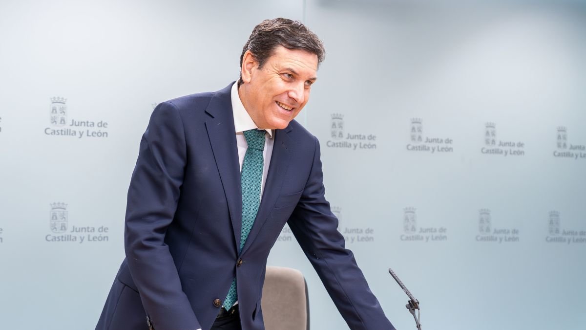 El portavoz de la Junta, el consejero Carriedo, ayer en la rueda de prensa.