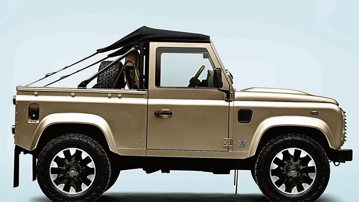Con la versión Classic V8 Soft Top, Land Rover propone el retorno del Defender más anhelado.