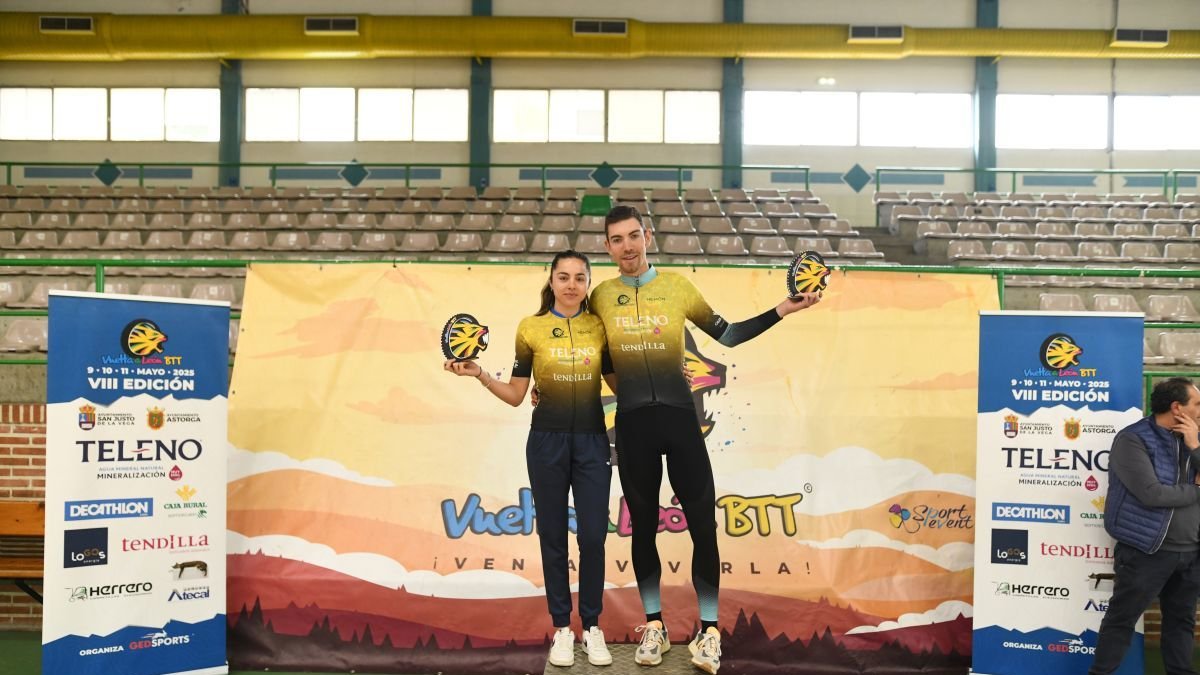 Los ganadores lo celebran en lo más alto del podio tras la tercera etapa disputada en Astorga.