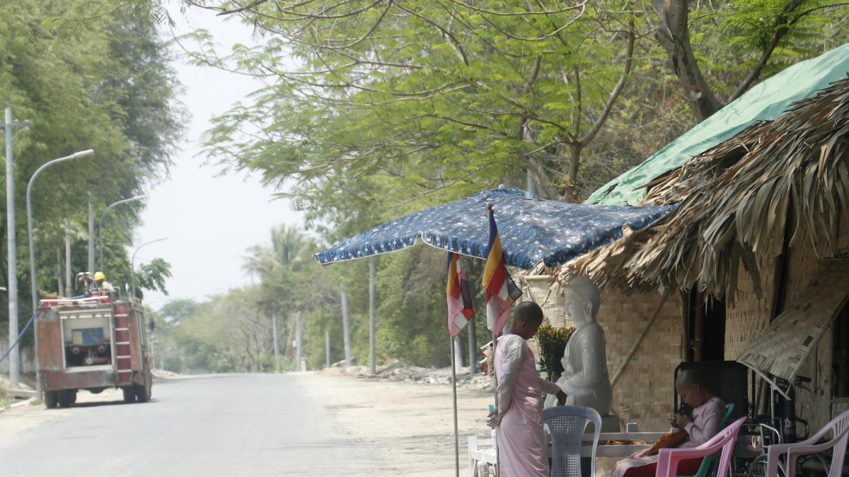Fotografía de archivo, tomada el 27/04/2025, que muestra una calle en Sagaing, Birmania (Myanmar). EFE/EPA/NYEIN CHAN NAING