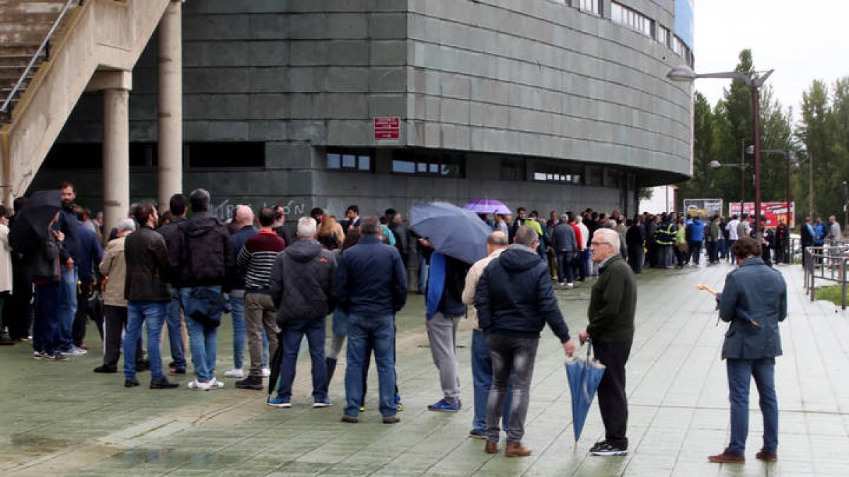 Colas en las taquillas del Reino de León.