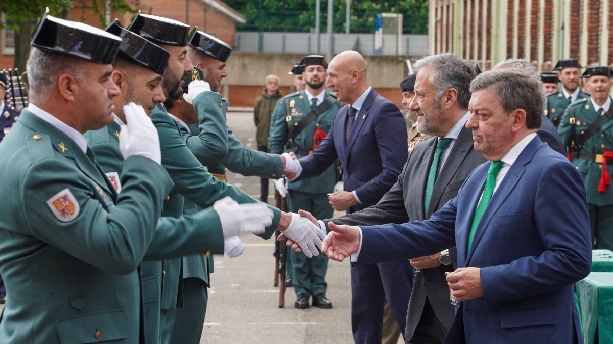 El general de Brigada José Antonio Fernández de Luz de las Heras y el delegado del Gobierno, Nicanor Sen Vélez, presiden el acto conmemorativo del 181 aniversario de la fundación de la Guardia Civil.