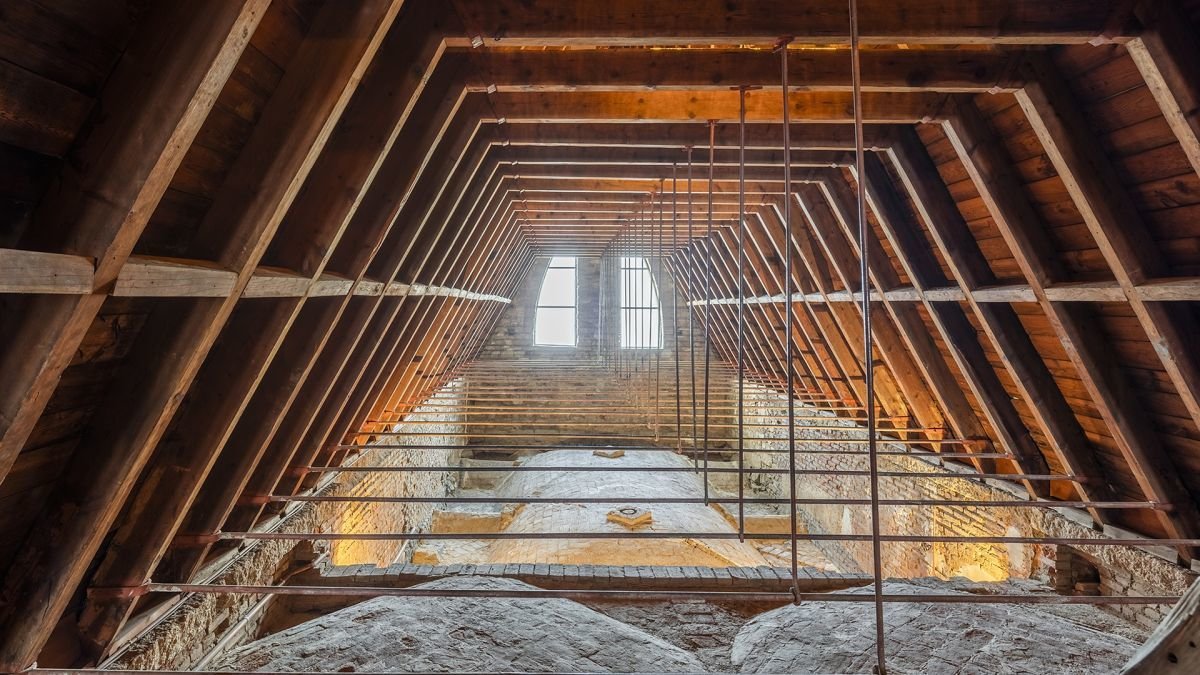 Bajocubierta del Palacio de Gaudí de Astorga tras su restauración.