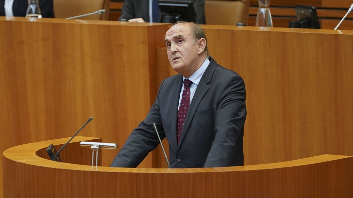 Tomás Quintana explicó el informe anual del Procurador en las Cortes.