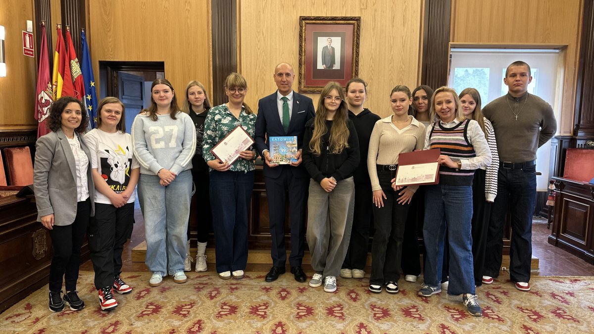 Recepción del Ayuntamiento de León a los estudiantes Erasmus de la Anunciata.