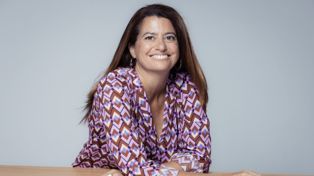La periodista y escritora Andrea Cabrera Kñalinsky.