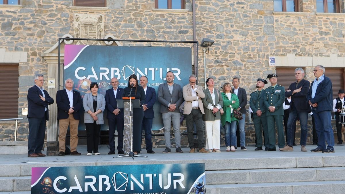 Un momento de la inauguración este viernes en Toreno