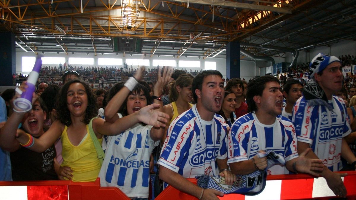 La afición espera revivir esta imagen del 2006 cuando marcó Fran en Alicante.