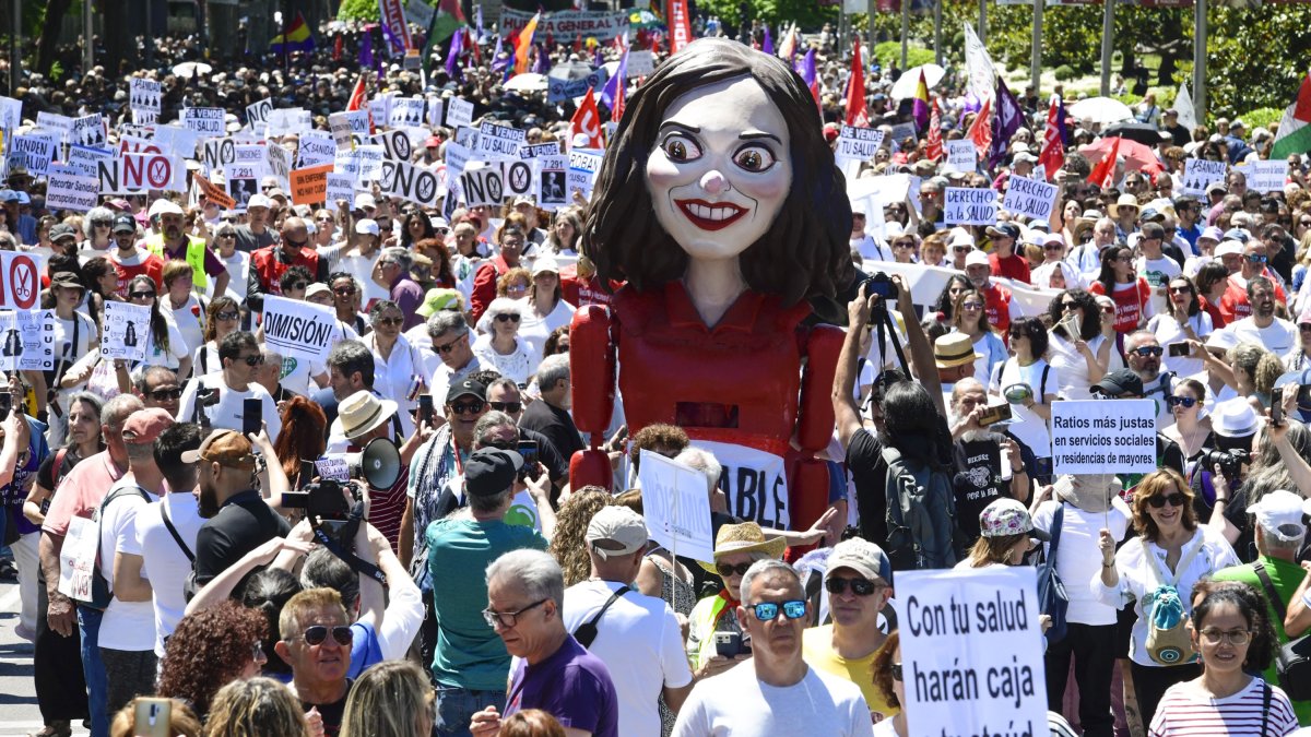 Manifestación que el colectivo Vecinas y Vecinos de los Barrios y Pueblos de Madrid en defensa de la sanidad pública.