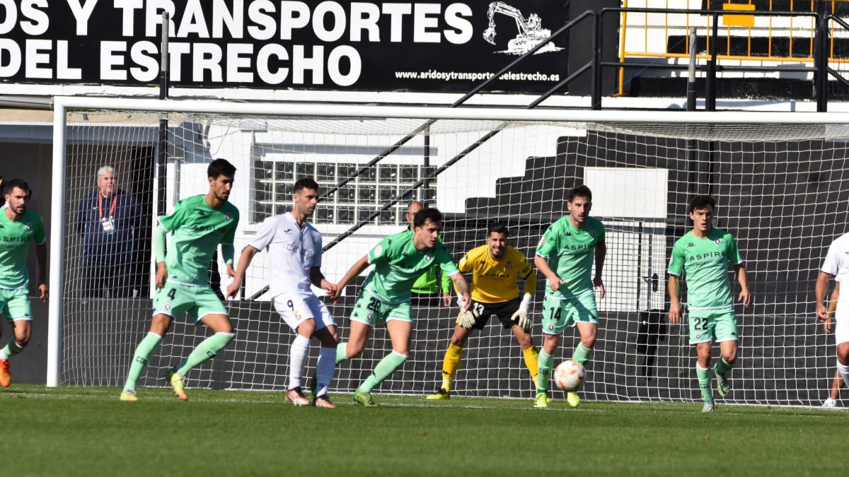 El último enfrentamiento entre el Ceuta y la Cultural acabó con 2-1 para los ceutís en el Alfonso Murube.