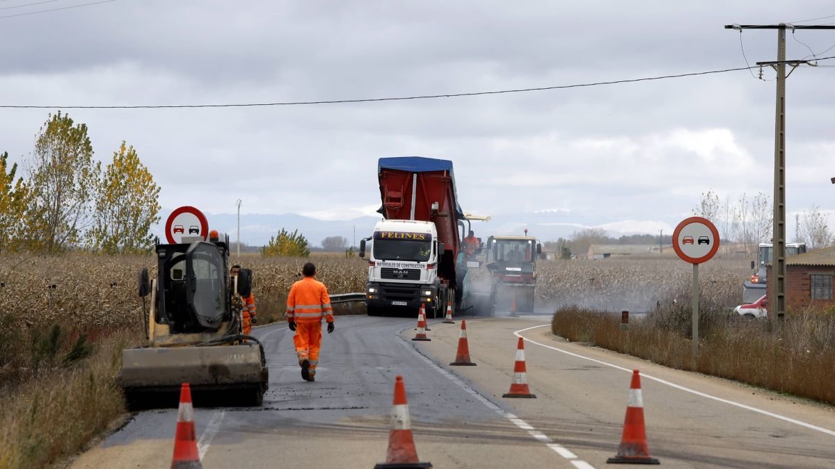 El mantenimiento y reparación de la red provincial de carreteras acapara gran parte del capítulo inversor de la Diputación.