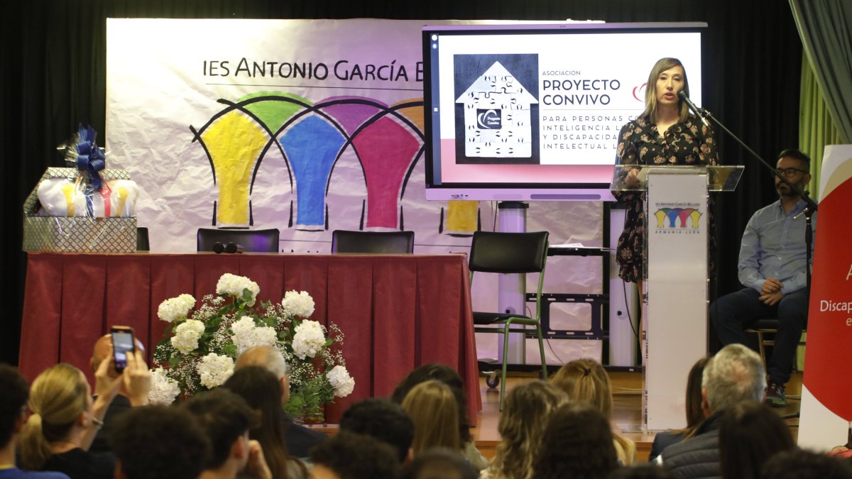 Entrega del galardón Concordia a la Asociación Convivo