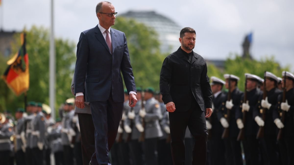 Zelenski junto al canciller Merz, ayer en Berlín.