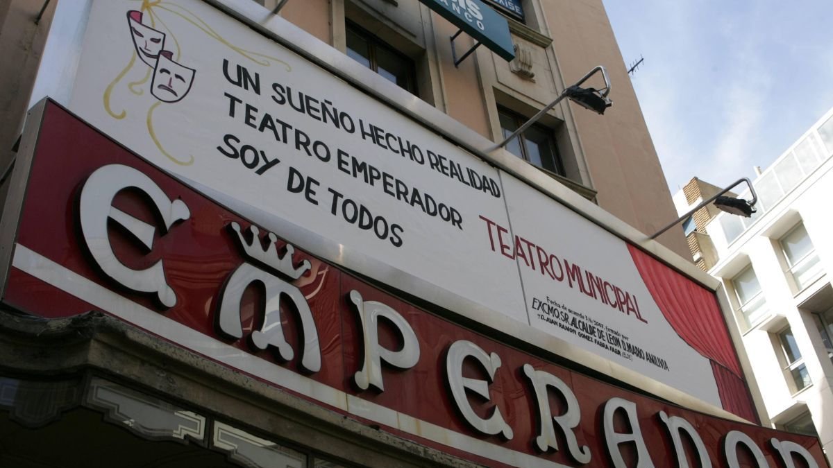 El emperador lleva 19 años de estudios y ninguna obra