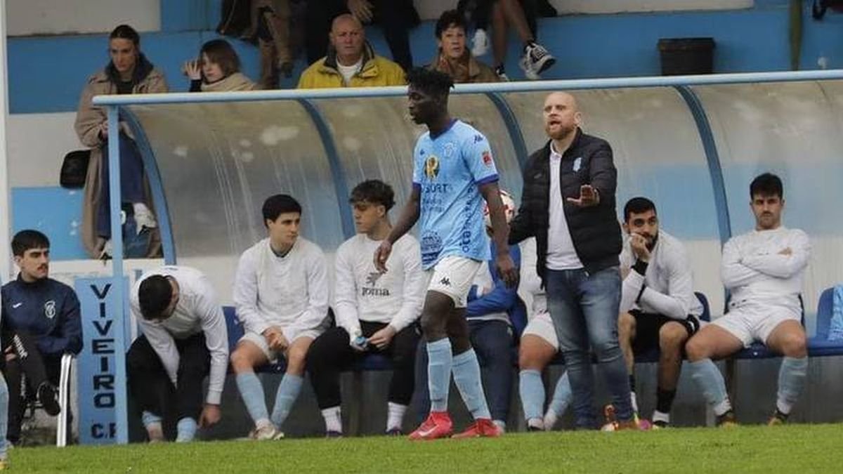 Adrián Benavides logró la permanencia para el Viveiro CF.