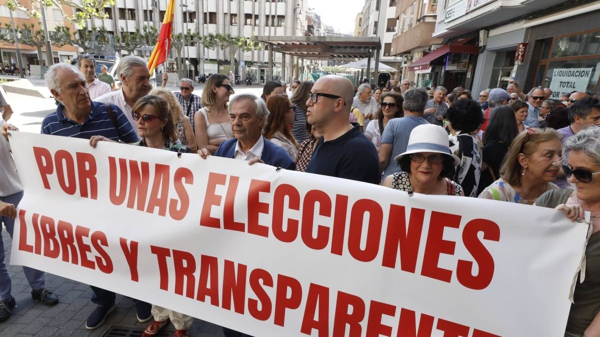 José pedro fernández vázquez abandera una protesta por los comicios médicos